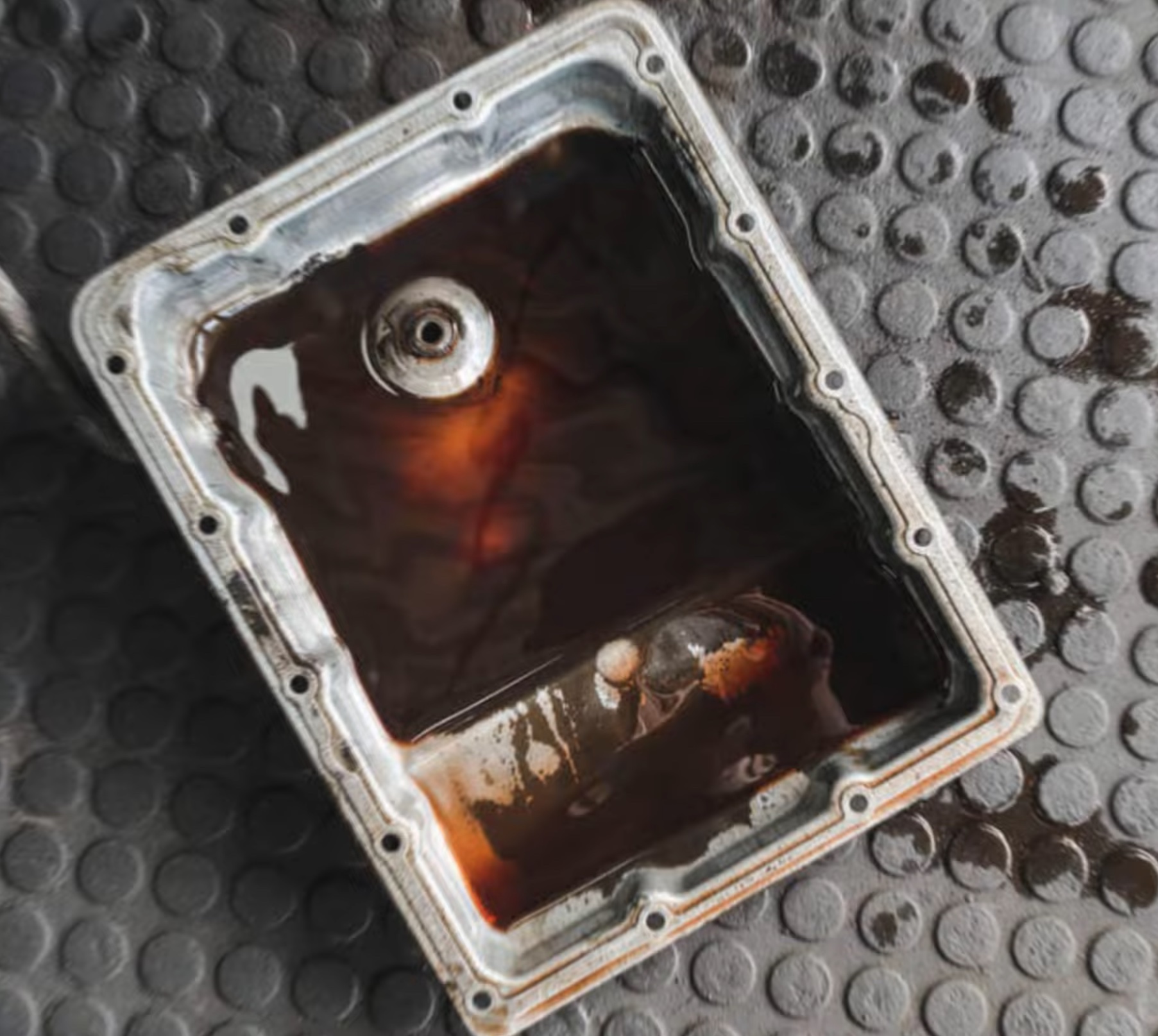 Dirty Automatic Transmission Fluid | Temecula Auto Repair & Transmission Dirty Automatic Transmission Fluid in a Transmission Pan.